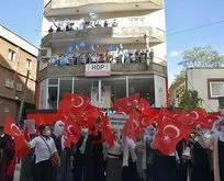 Şırnak’ta evlatları PKK tarafından kaçırılan aileler HDP binası önünde eylem yaptı!