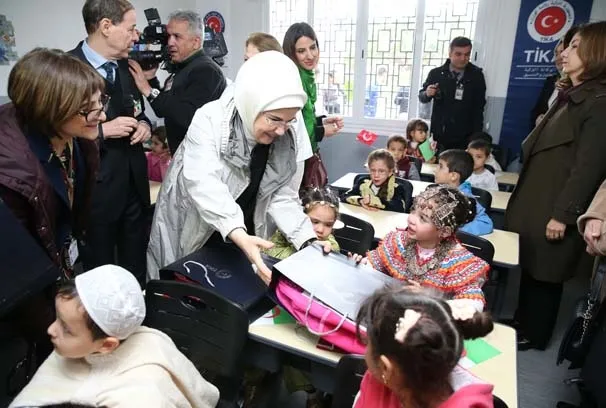 Emine Erdoğan, ismini taşıyan anaokulu ve çocuk parkının açılışına katıldı-4