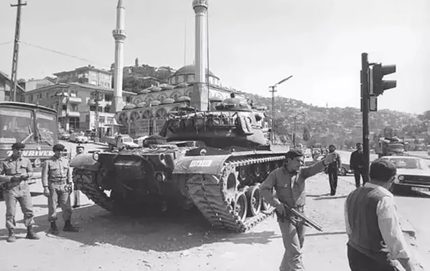 turk-demokrasisinin-unutulmayan-kara-lekesi-12-eylul-darbesi-1694508167124.jpeg