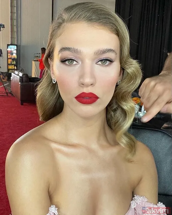 Melisa Döngel derin göğüs dekolteli süper minisiyle sosyal medyayı yıktı geçti! Ortalık yandı kavruldu gören dönüp bir daha baktı - 5