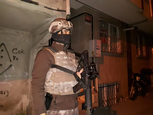 İstanbul'da şafak operasyonu! Çok sayıda gözaltı var-1