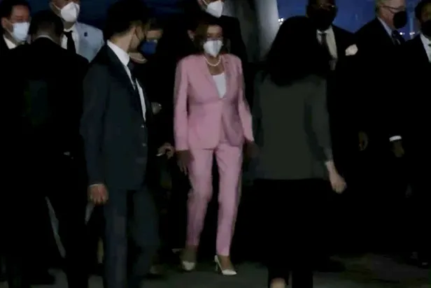 ABD-Çin arasında savaş çanları! Pelosi'nin uçağı ipleri gerdi! Çin'den gözdağı: Ateşle oynayan kendini yakar-2