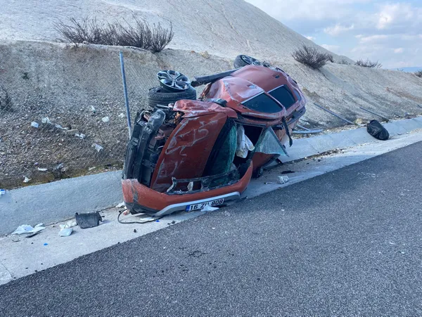 ukrayna-rusya-savasindan-kacip-turkiyeye-gelen-ukraynali-milli-futbolcu-oleksandr-yakovenko-manisada-kaza-yapt-1647141805093.jpg Ukrayna Rusya savaşından kaçıp Türkiye'ye gelen Ukraynalı milli futbolcu Oleksandr Yakovenko Manisa'da kaza yaptı-5