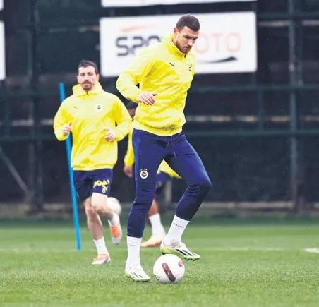 kanarya-zafere-kilitlendi-fenerbahce-derbide-gsarayin-zaaflarinin-uzerine-gidecek-1703370197039.jpeg Kanarya zafere kilitlendi! Fenerbahçe derbide G.Saray'ın zaaflarının üzerine gidecek-4