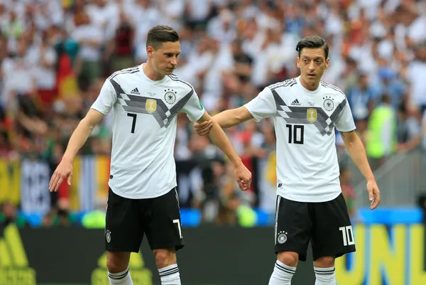 Almanya'da Meksika karşısında alınan mağlubiyetin faturası Mesut Özil'e kesildi-1