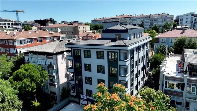 yarisi-bizden-kampanyasi-tam-gaz-devam-ediyor-89-bin-bagimsiz-bolum-donusuyor-1773694780009.jpeg Yarısı Bizden kampanyası tam gaz devam ediyor | 89 bin bağımsız bölüm dönüşüyor-3