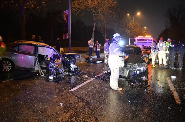 Ters yöne giren alkollü sürücü dehşet saçtı! Ortalık savaş alanına döndü