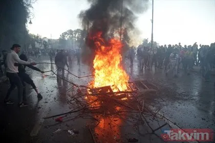Cezayir karıştı! Sivil halk polisleri korudu