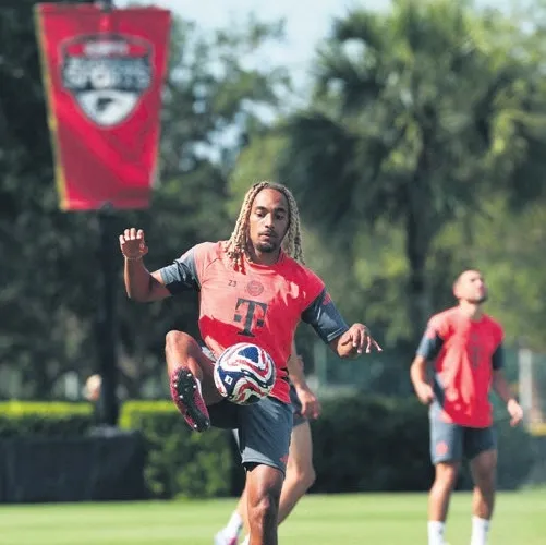 Kompany Boey’u bırakmıyor