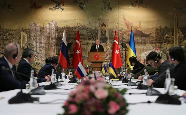 turkiyeden-kulup-satin-alacak-iddialari-vardi-rus-milyarder-dolmabahcede-1648540723089.jpg Türkiye'den kulüp satın alacak iddiaları vardı! Rus milyarder Abramoviç Dolmabahçe'de! Başkan Erdoğan'la görüştü-2