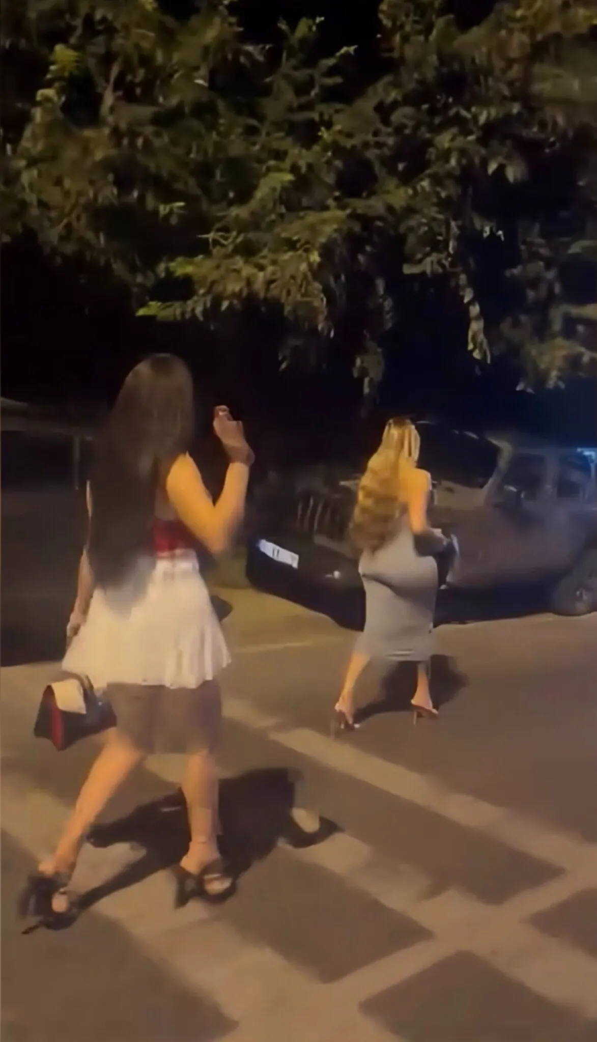 1786813666097.jpeg Etiler'de taksimetre krizi! Ücreti ödemek istemeyen 3 kadın şoföre saldırdı-2