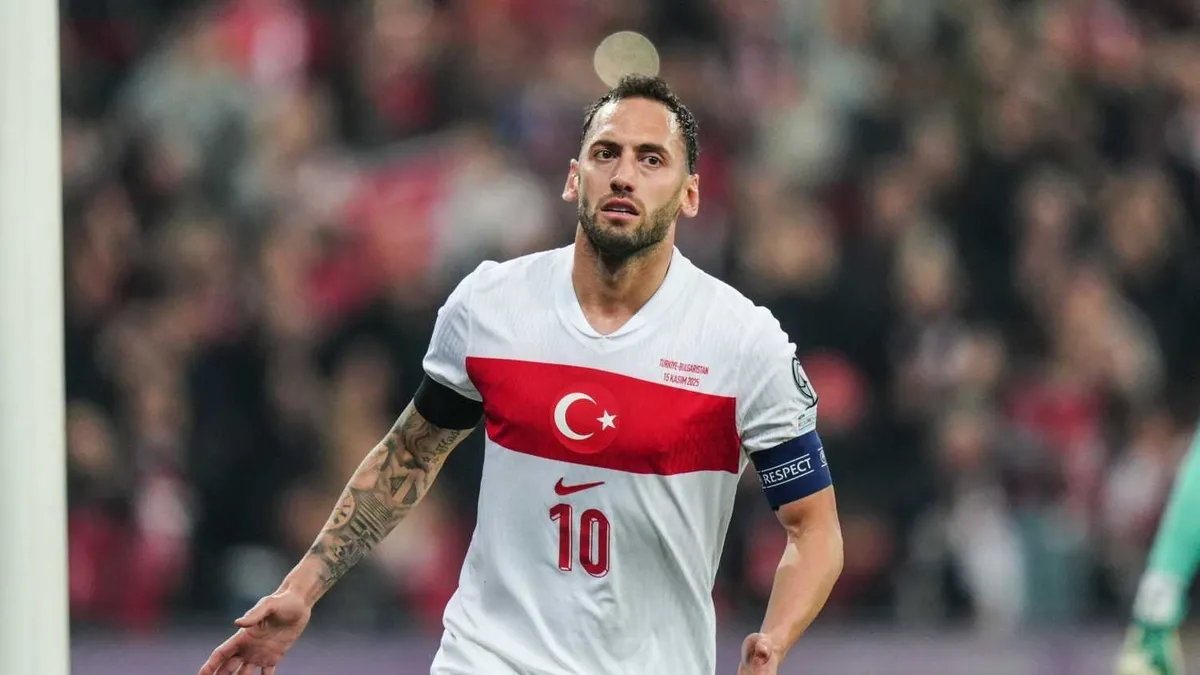 Hakan Çalhanoğlu sakatlığı atlattı! Romanya maçında ilk 11'de
