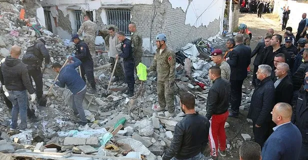 Yardım uçağı Arnavutluk'a hareket etti