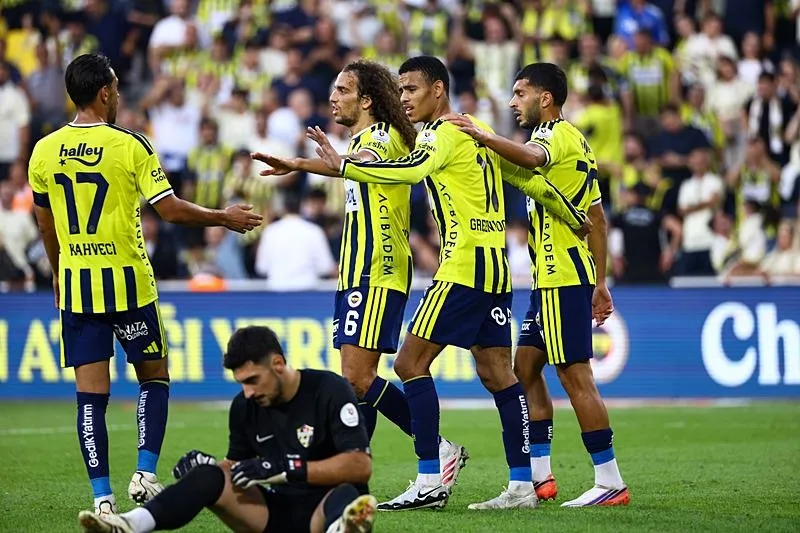 fbahce-icin-lig-simdi-basliyor-1789971682712.jpeg Spor yazarlarından Fenerbahçe yorumları! İsmail Kartal'a çift forvet eleştirisi-4