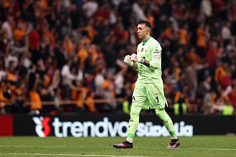 Galatasaray'da kaleye flaş transfer! Muslera sonası eldivenler onun - 18