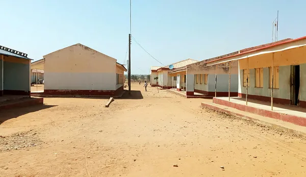 okula-silahli-baskin-saldirganlar-yuzlerce-ogrenciyi-kacirdi-1607794763881.jpg Okula silahlı baskın! Saldırganlar yüzlerce öğrenciyi kaçırdı-6