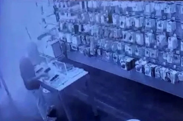 Sadece 19 saniye sürdü! Kaşla göz arasında soygun! Yer: Sultangazi