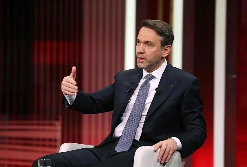 Enerji ve Tabii Kaynaklar Bakanı Alparslan Bayraktar, canlı yayında gündeme ilişkin soruları yanıtladı. (AA)