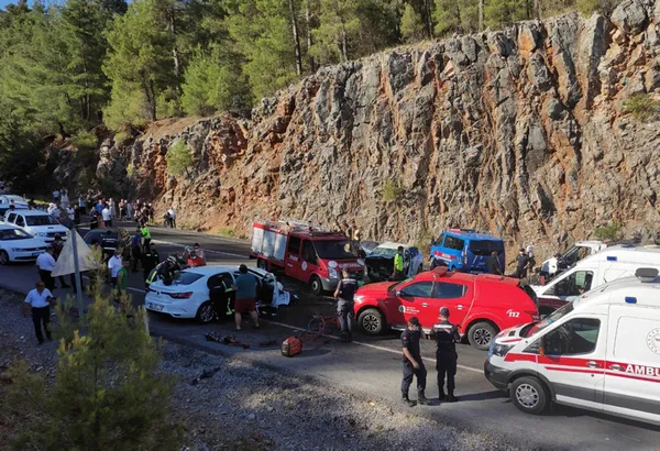 antalya-aksekide-feci-kaza-polis-memuru-ve-5-yasindaki-oglu-hayatini-kaybetti-1626516378974.jpg Antalya Akseki'de feci kaza! Polis memuru ve 5 yaşındaki oğlu hayatını kaybetti-9