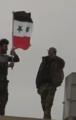 Terör örgütü PYD/PKK'dan Münbiç'te 'bayrak oyunu'