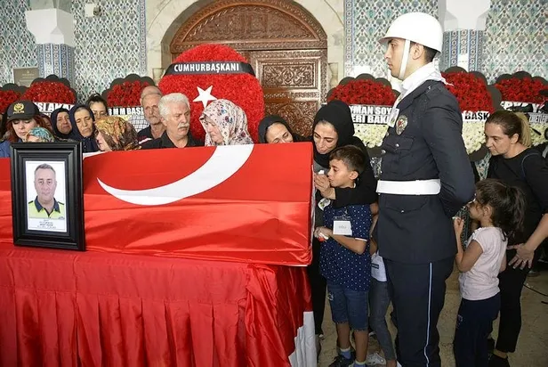 Mersin'deki saldırıda şehit olan polis memuru Sedat Gezer'e son veda!-4