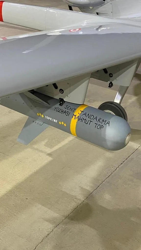 teror-orgutu-pkkya-yildirim-darbe-5-terorist-etkisiz-hale-getirildi-1601136804822.jpg Terör örgütü PKK'ya 'Yıldırım' darbe: 8 terörist etkisiz hale getirildi-4