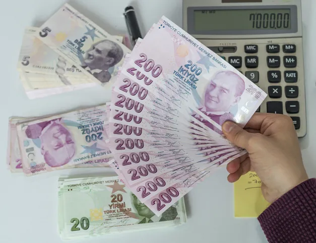 Faizler güncellendi! Vakıfbank Sarıpanjur, Halkbank Hesaplı Evim, Ziraat Bankası Emekli ve Çalışanın Artısı konut kredisi paketleri