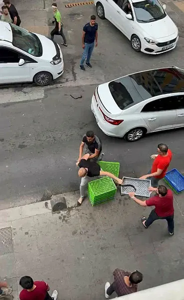 yemek-yedigi-lokantada-hesabi-odemedi-sopali-yumruklu-kavga-cikti-1656048203098.jpg Yemek yediği lokantada hesabı ödemedi! Sopalı yumruklu kavga çıktı-4