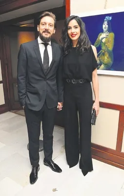 Tablo gibi kadın