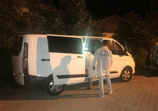 Korkunç olay! Evin bahçesinde ceset parçaları bulundu-1