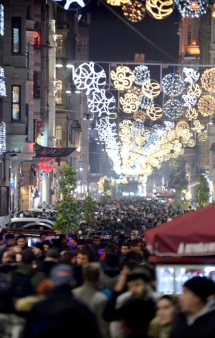 İstanbul'da yılbaşı heyecanı | Bu yıl da kutlamaların adresi Taksim Meydanı ve İstiklal Caddesi