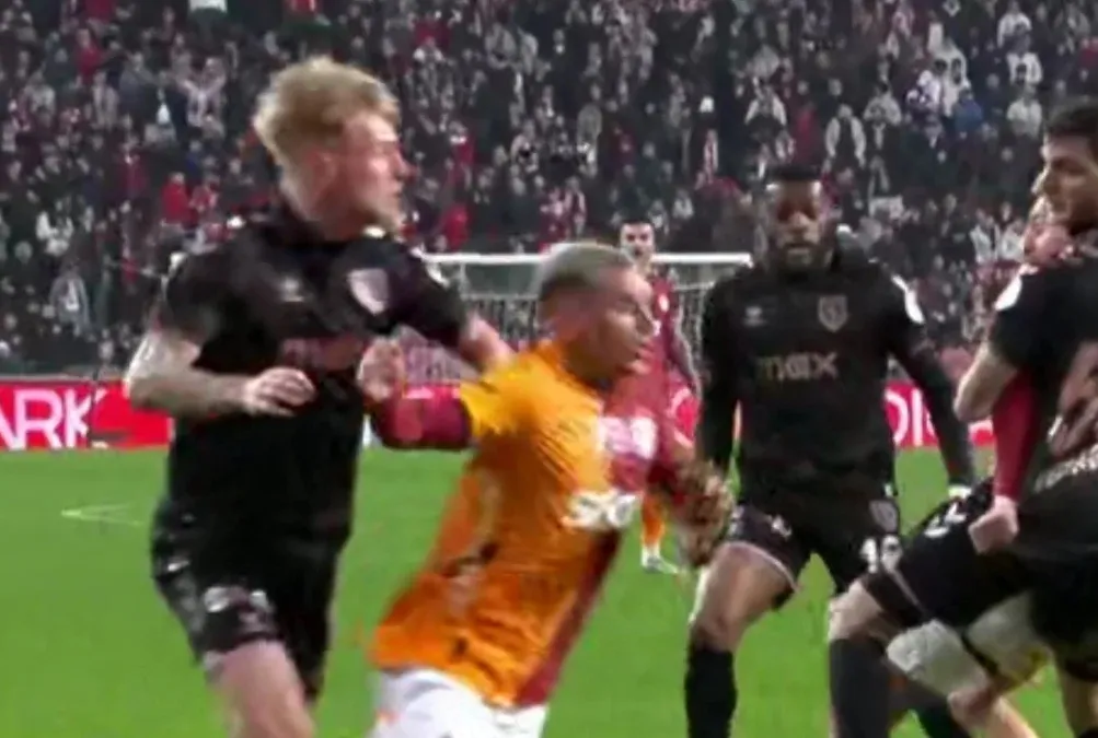 Galatasaray penaltı bekledi!