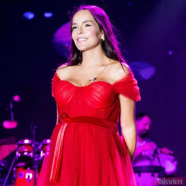 7 ay önce anne olan Bengü siyah mayosuyla salına salına yürüdü! Görenin ağzı açık kaldı! “İki çocuk doğurdum ama fiziğim...” - 10