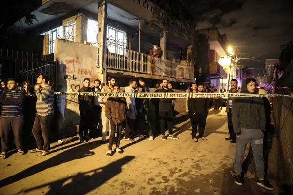 Adana'da otomobili EYP ile patlattılar - 2