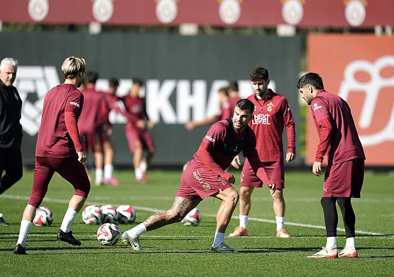 Okan Buruk'tan sürpriz! İşte Galatasaray'ın Ajax maçı 11'i - 7