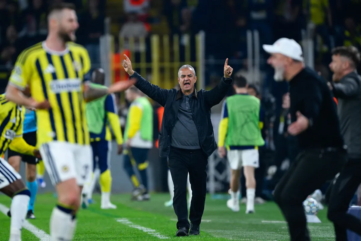 fenerbahceden-surpriz-galatasaray-derbisi-plani-1792741640780.jpg Kartal'dan sürpriz plan! Galatasaray derbisinde mevkiler değişecek: Ake yerine forma o ismin-5