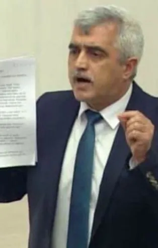 “Terör propagandası yapmak” suçuyla 2 yıl hapis cezası verilen HDP'li Ömer Faruk Gergerlioğlu'nun milletvekilliği düşürüldü