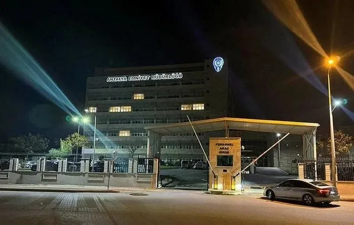 Soykırımcı İsrail'e destek veren Antalyasporlu Sagiv Jehezkel'i ait olduğu yere şutladık!-2