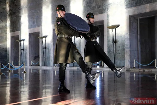 Anıtkabir askerleri kaç saat nöbet tutuyor? Anıtkabir'de saygı nöbeti tutan askerler işte böyle seçiliyor - 9