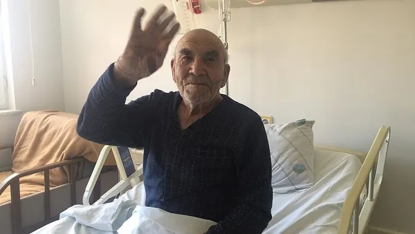 Evi yanan Ali Dede yeniden hastaneye kaldırıldı-1