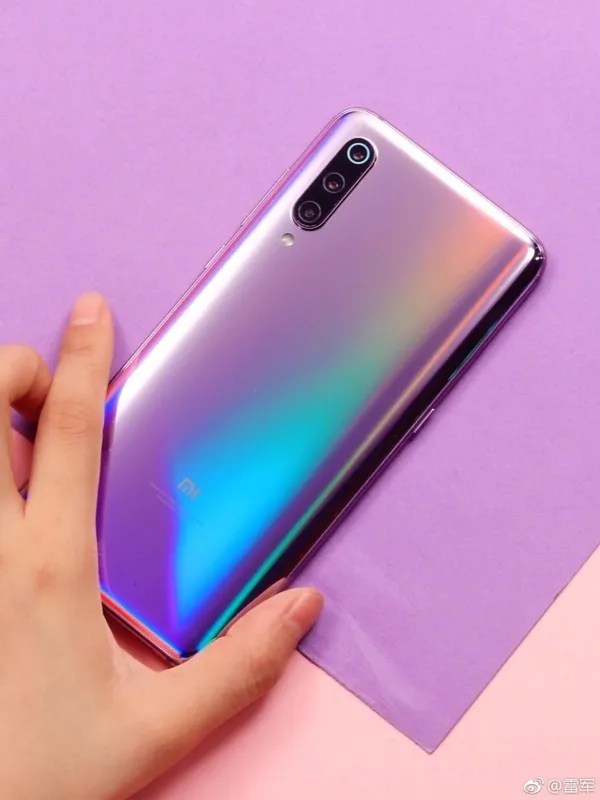 Xiaomi Mi 9 yeni renk seçeneğiyle dikkat çekiyor!-2