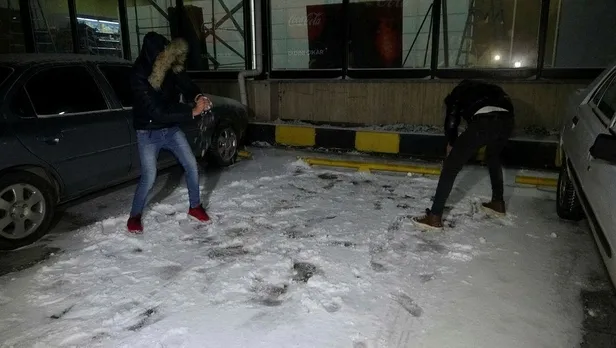 edirnede-gece-saatlerinde-etkisini-arttiran-kar-yagisi-1641953825671.jpeg Edirne'de gece saatlerinde etkisini arttıran kar yağışı yollarda buzlanma ve trafik kazalarını beraberinde getirdi-4