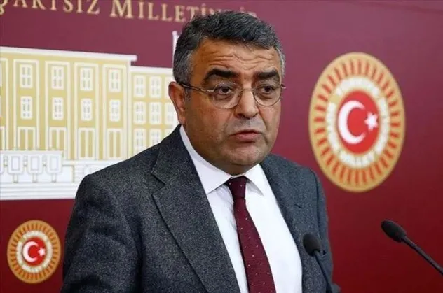 PKK'ya gönülden bağlı olan CHP'nin bölücü kebapçısı Sezgin Tanrıkulu ölmüş terörist için feryat etti! "Aah ahh..."