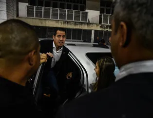 Darbeci Guaido'ya havalimanında şok!