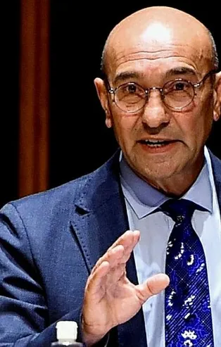 İzmir Büyükşehir Belediyesi'nin tüm mal varlıklarını satışa çıkaran CHP'li Tunç Soyer gözünü depremzedelerin konutlarına dikti!