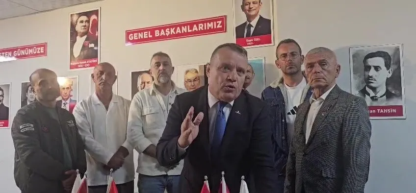 1779312463897.jpeg CHP'de manifesto çatlağı büyüyor: Binadan Kılıçdaroğlu'nun fotoğrafı kaldırıldı-3