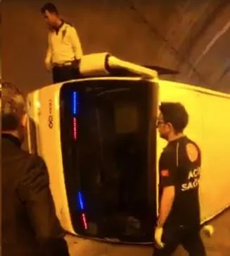 Çağlayan Adliyesi personelini taşıyan servis aracı kaza yaptı: 4 yaralı-2