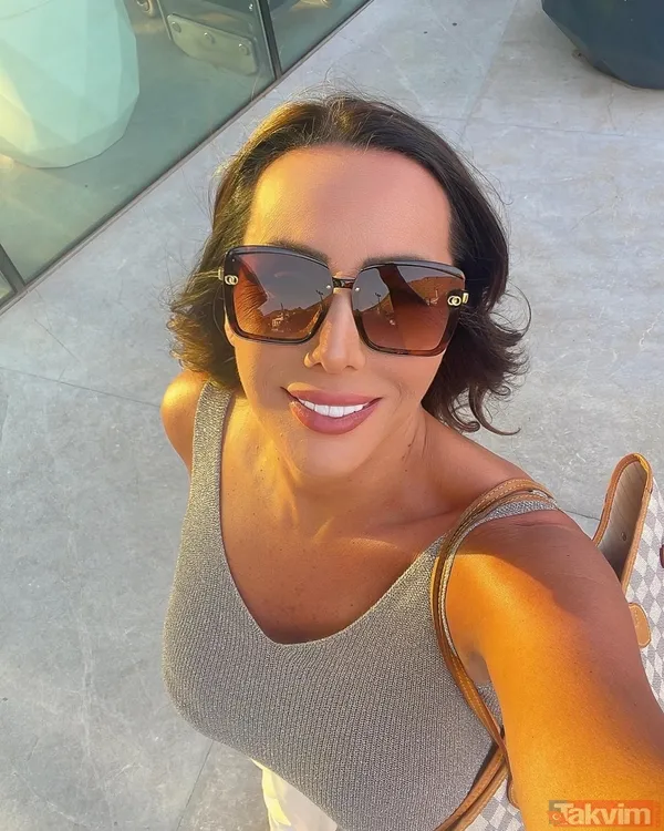 Zaman Zaman Yayınladığı Pozlarla Gündeme Gelen Asena Bu Kez Bodrum Tatiliyle Çok Konuşuldu.