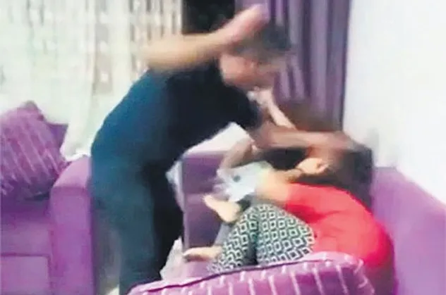 Şam babası! Çocuklarını acımasızca dövdü sosyal medyada yayınladı