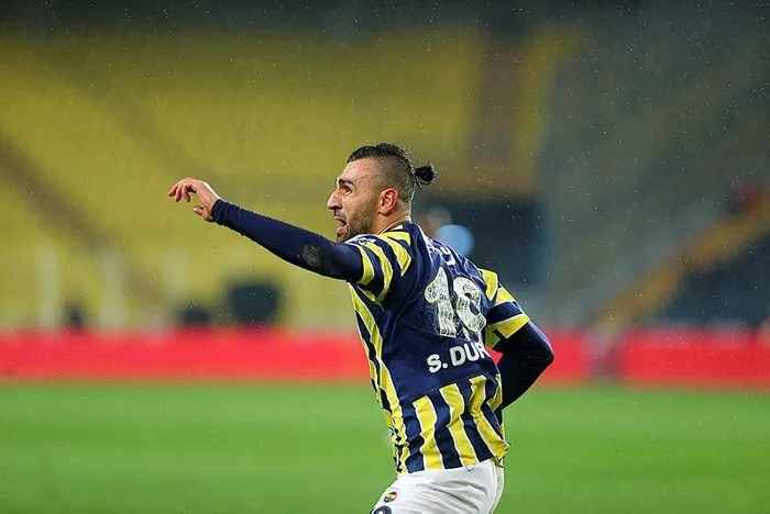 yine-yeniden-kadikoy-fenerbahce-eski-golcusu-serdar-dursunu-kadrosuna-katacak-1704748246748.jpeg Yine yeniden Kadıköy! Fenerbahçe eski golcüsü Serdar Dursun’u kadrosuna katacak-3
